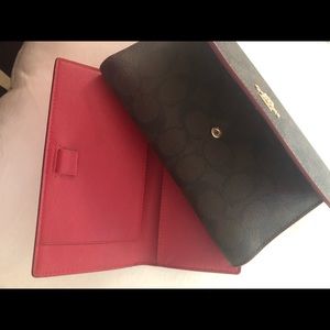 Beautiful Coach logo wallet with checkbook
